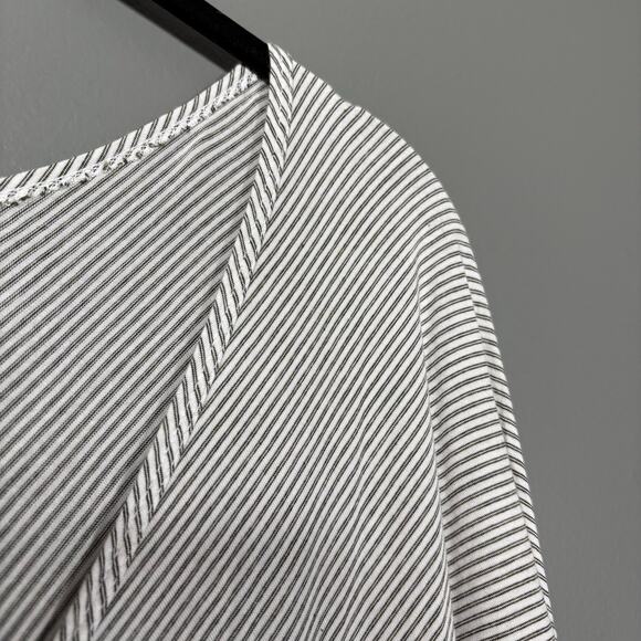 Green Envelope Women's Casual Boho Tie Front Top - Size Medium - Gray & White - Picture 2 of 5